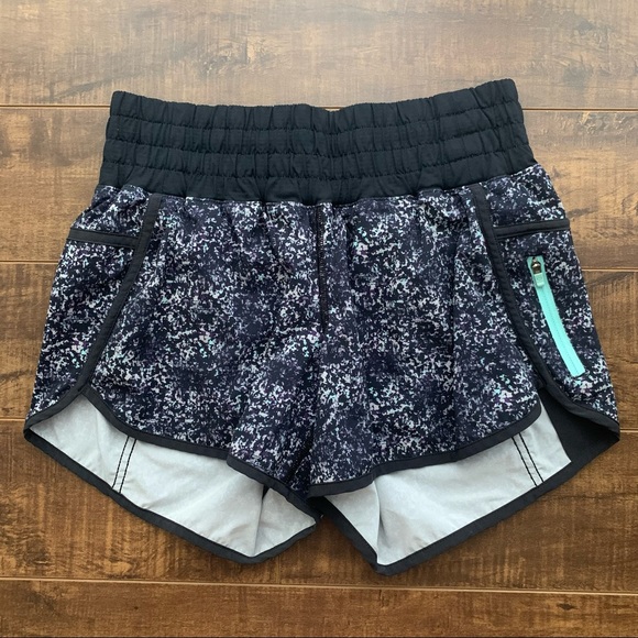 Lululemon Tracker Short II in Rocky Road Sand Dune Toothpaste / Black Size 8